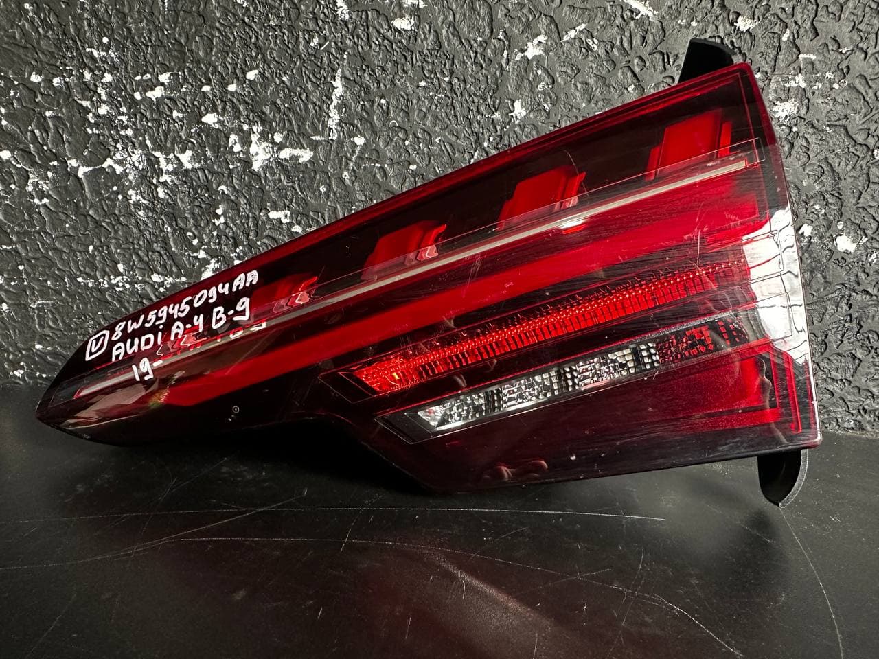 Фара Audi A-4B-9 19- б/у OEM 8W5945094AA