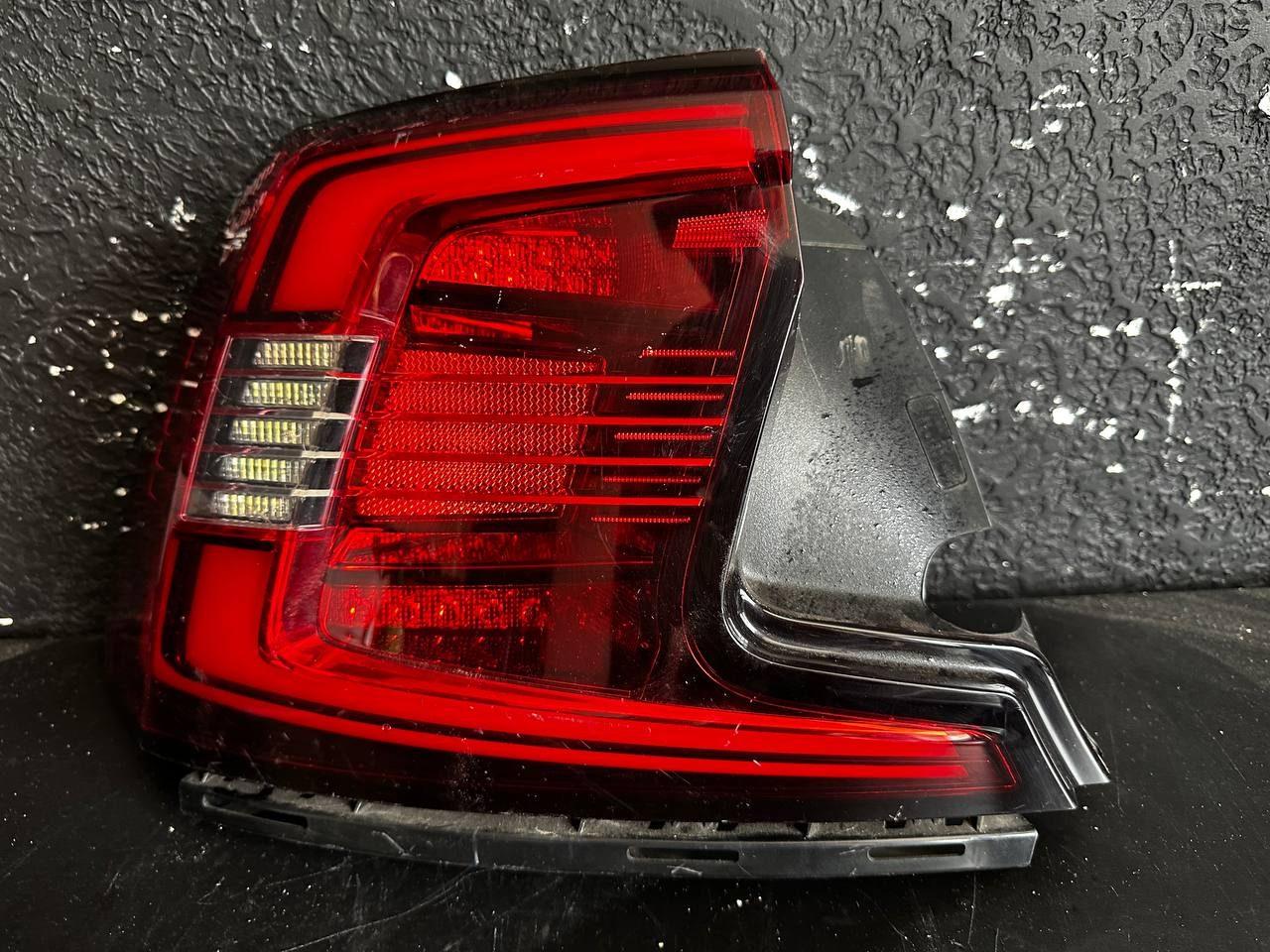Фара Volvo S-90 20- б/у OEM 31108925