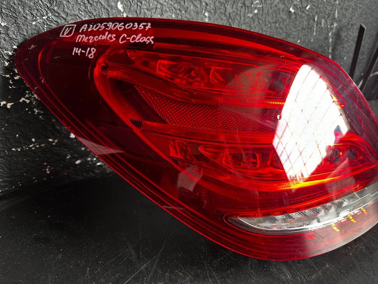 Фара Mercedes-Benz C-Class 2014-2018 w205 б/у OEM 92401L1000