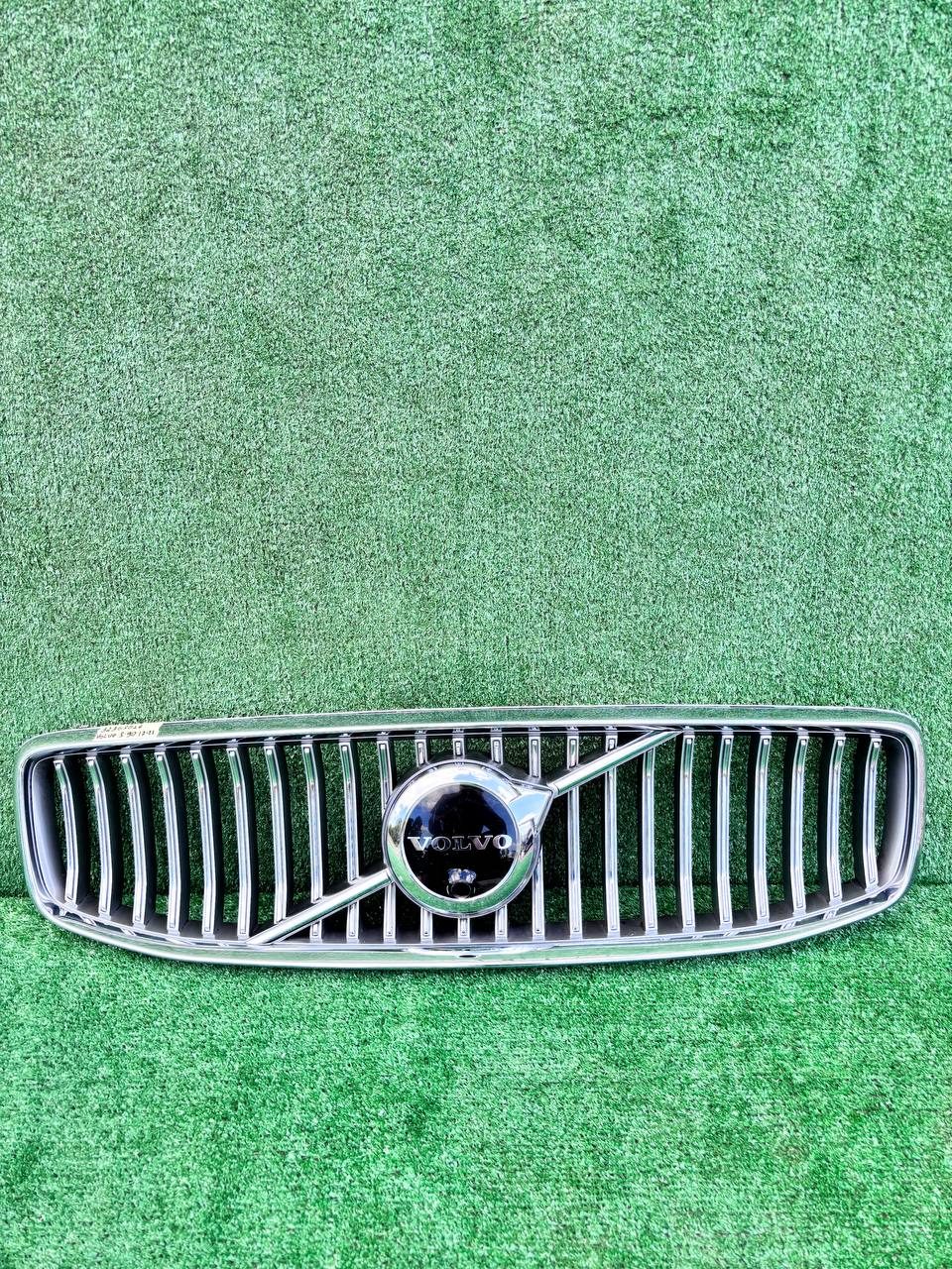 Решітка радіатора Volvo S90 2017-2021 б/у OEM 32365026 б/у — фото 1