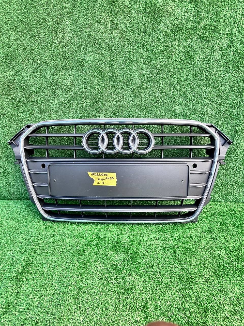 Решітка радіатора Audi A4 2012-2015 б/у OEM 8K0853651E б/у — фото 1