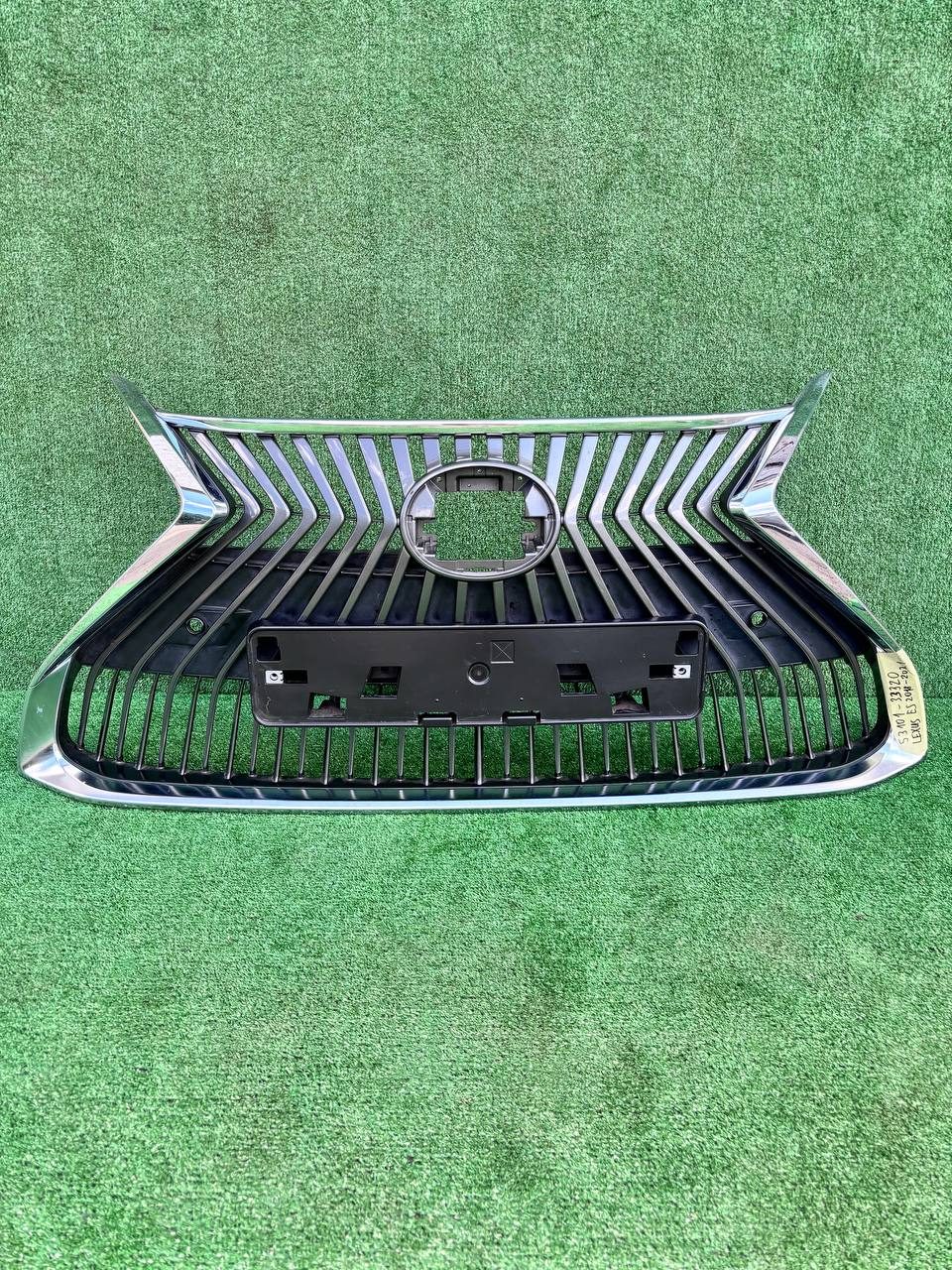 Решітка радіатора Lexus ES 2018-2021 б/у OEM 5310133320 б/у — фото 1