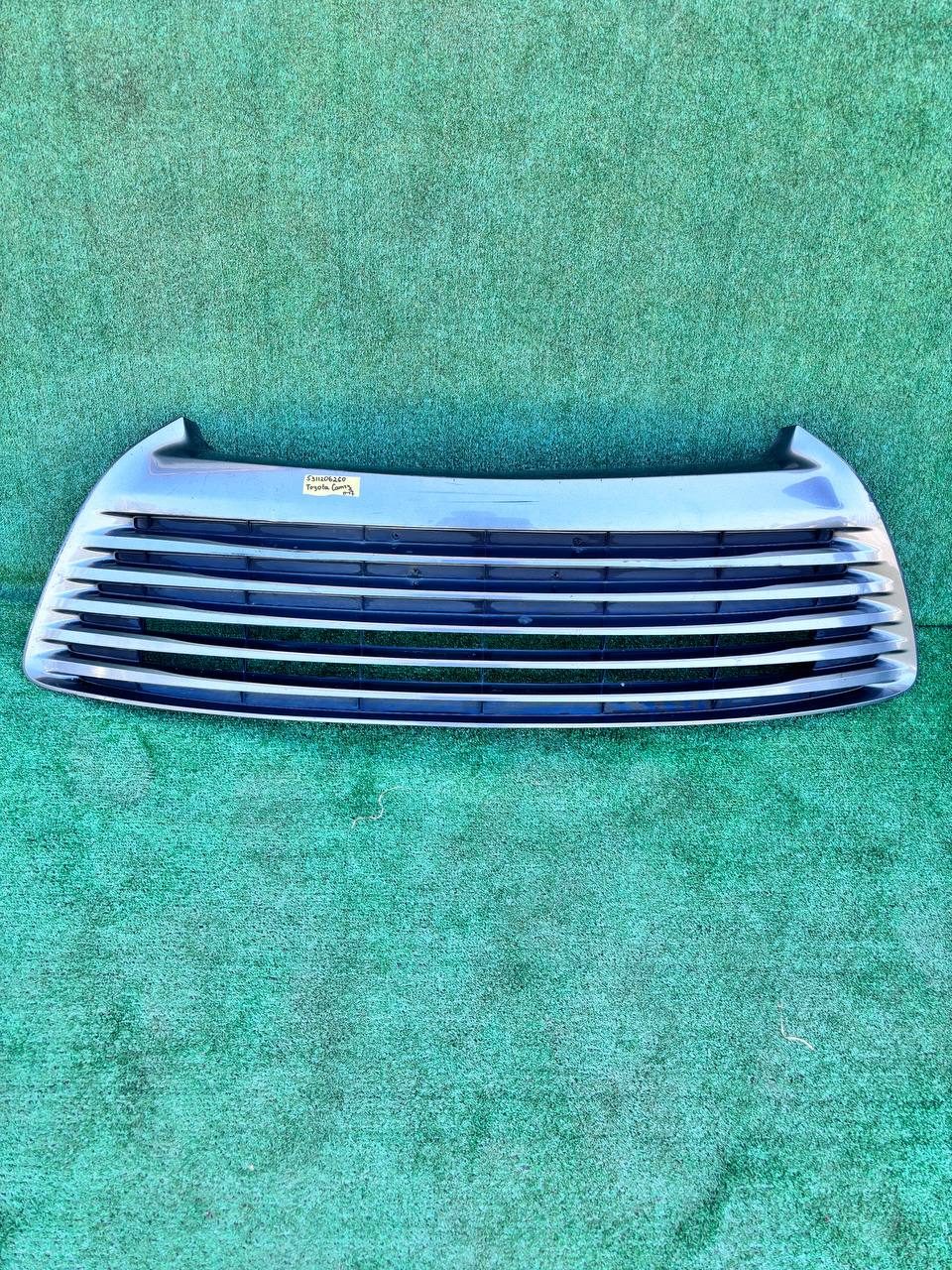 Решітка радіатора Toyota Camry 2011-2017 б/у OEM 5311206260 б/у — фото 1