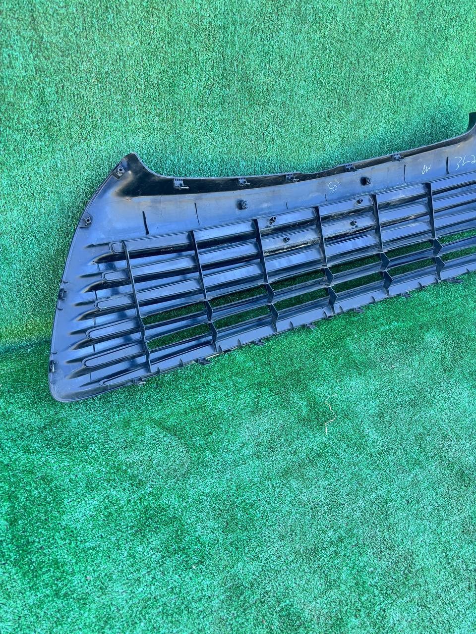 Решітка радіатора Toyota Camry 2011-2017 б/у OEM 5311206260 б/у — фото 3