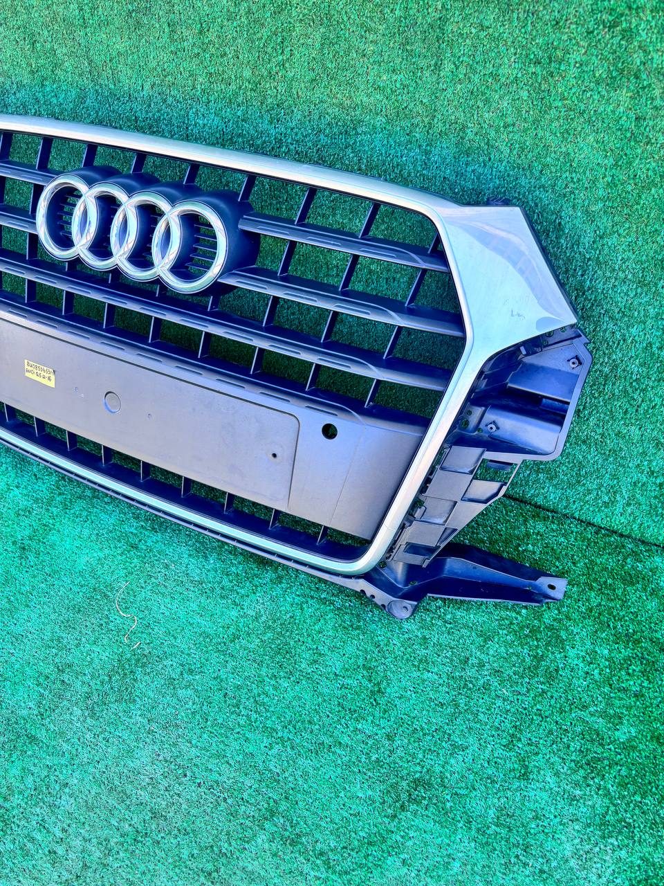 Решітка радіатора Audi Q5 2012-2016 б/у OEM 8U0853653M б/у — фото 7