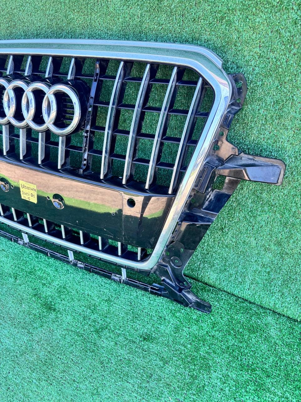 Решітка радіатора Audi Q5 2012-2015 б/у OEM 8R0853651R б/у — фото 6