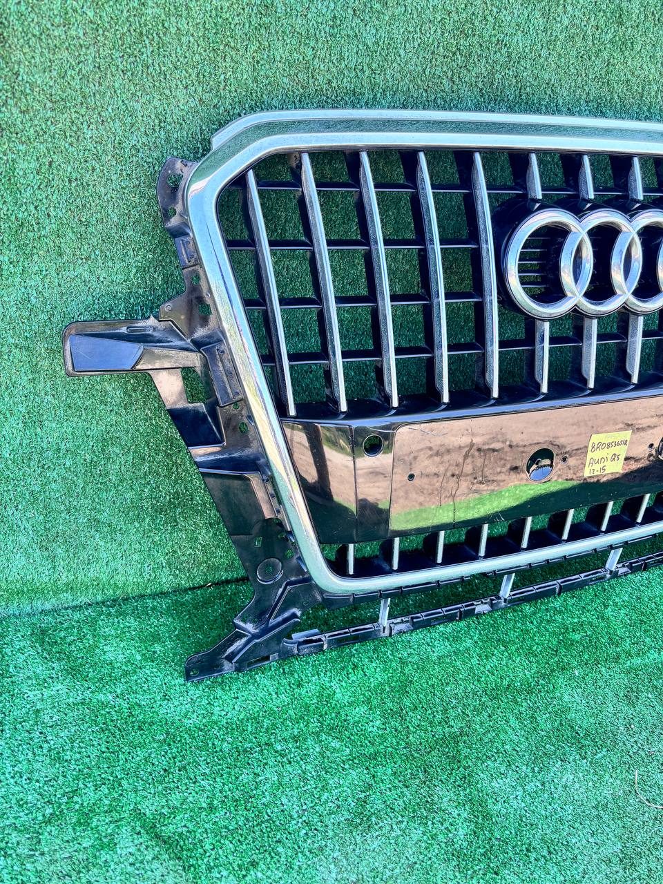 Решітка радіатора Audi Q5 2012-2015 б/у OEM 8R0853651R б/у — фото 7