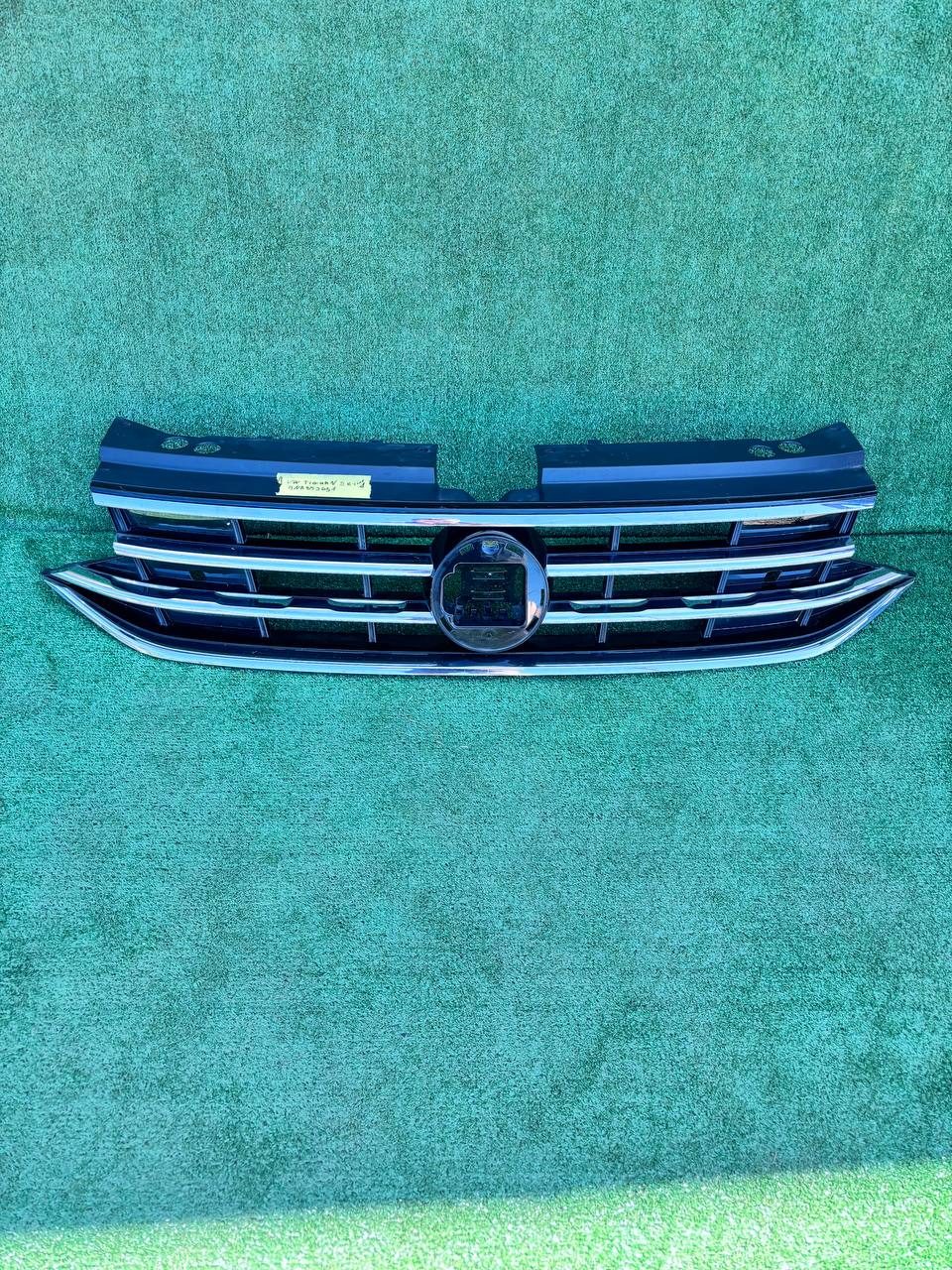 Решітка радіатора Volkswagen Tiguan 2016-2021 б/у OEM 5NA853651 б/у — фото 1
