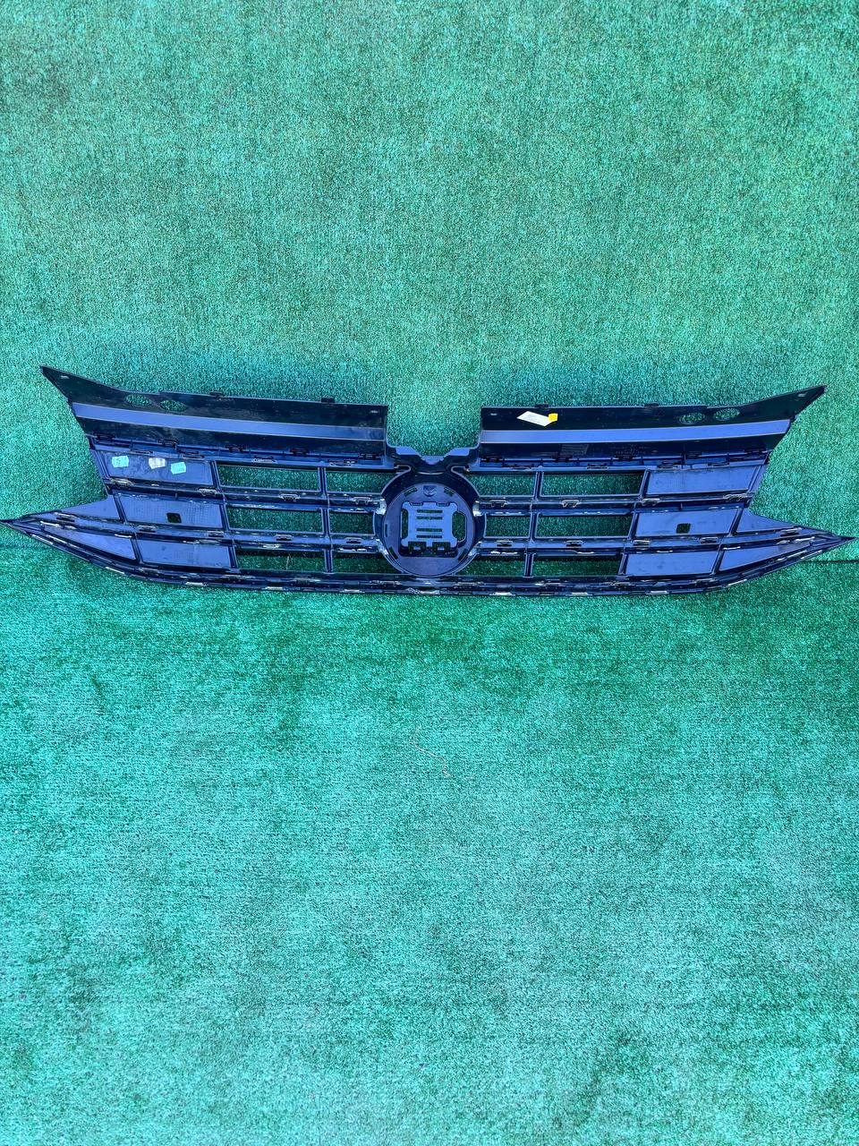 Решітка радіатора Volkswagen Tiguan 2016-2021 б/у OEM 5NA853651 б/у — фото 5
