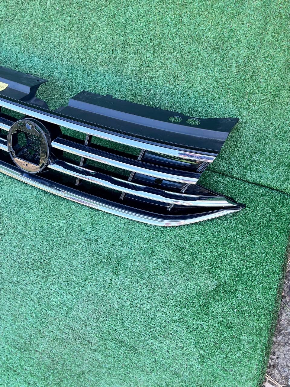 Решітка радіатора Volkswagen Tiguan 2016-2021 б/у OEM 5NA853651 б/у — фото 6