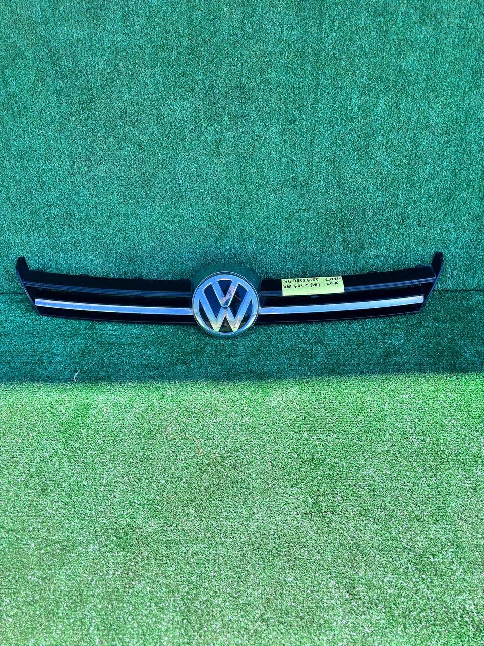 Решітка радіатора Volkswagen Golf 2012-2016 б/у OEM 5G0853655C б/у — фото 1