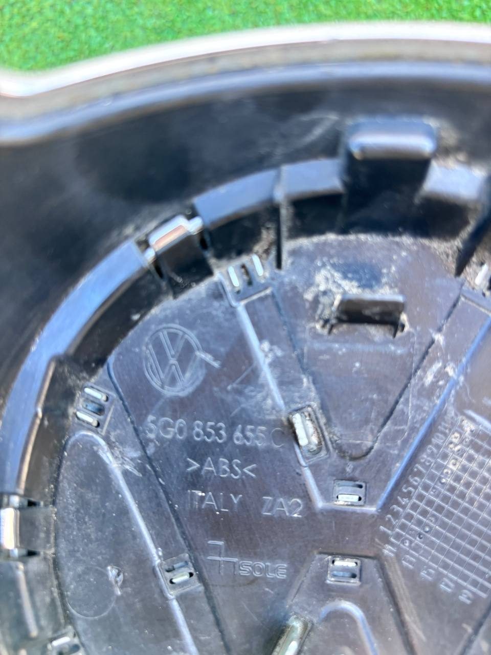 Решітка радіатора Volkswagen Golf 2012-2016 б/у OEM 5G0853655C б/у — фото 3