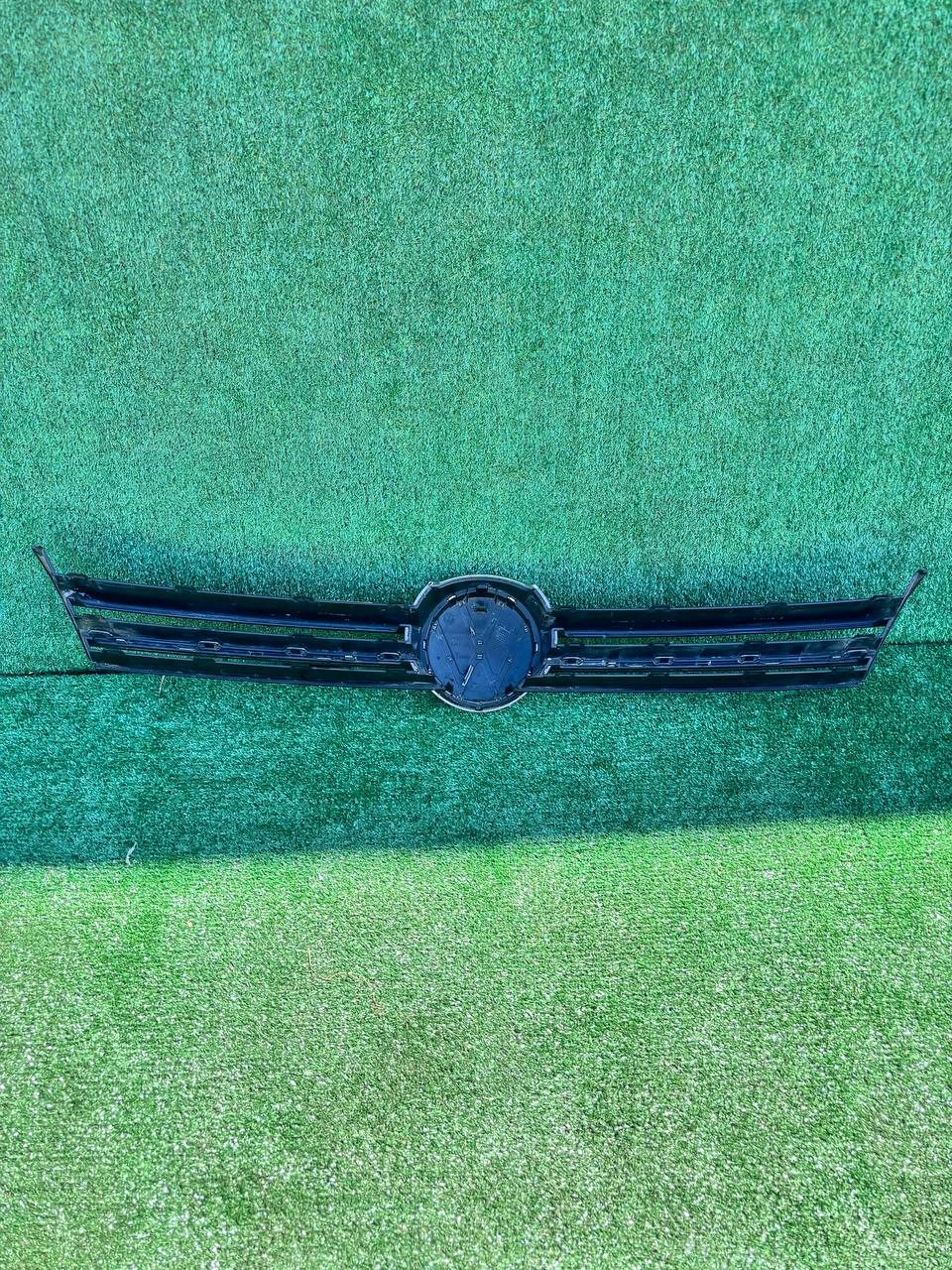 Решітка радіатора Volkswagen Golf 2012-2016 б/у OEM 5G0853655C б/у — фото 5