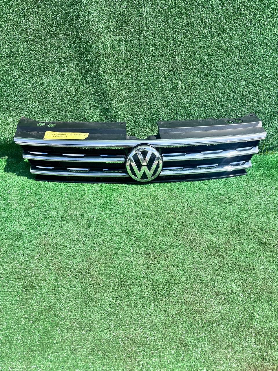 Решітка радіатора Volkswagen Tiguan 2017-2020 б/у OEM 5na853653 б/у — фото 1
