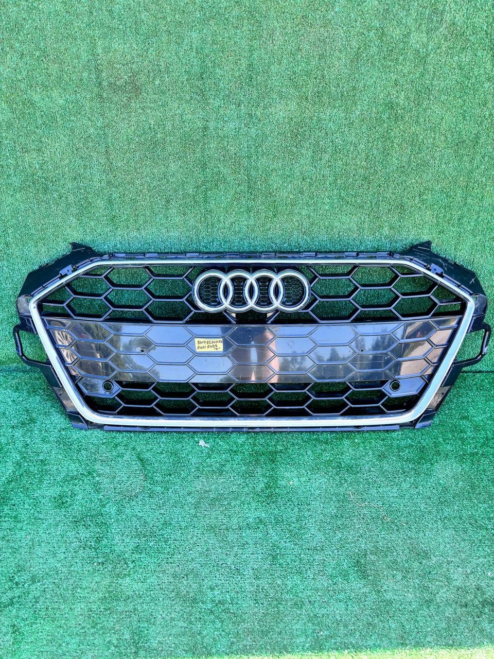 Решітка радіатора Audi A4 2019+ б/у OEM 8W0853651EB / a4b9 б/у — фото 1