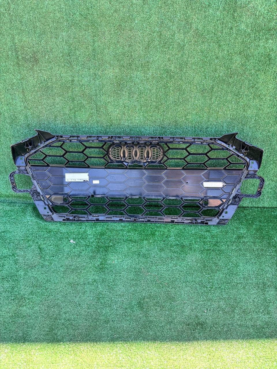 Решітка радіатора Audi A4 2019+ б/у OEM 8W0853651EB / a4b9 б/у — фото 4