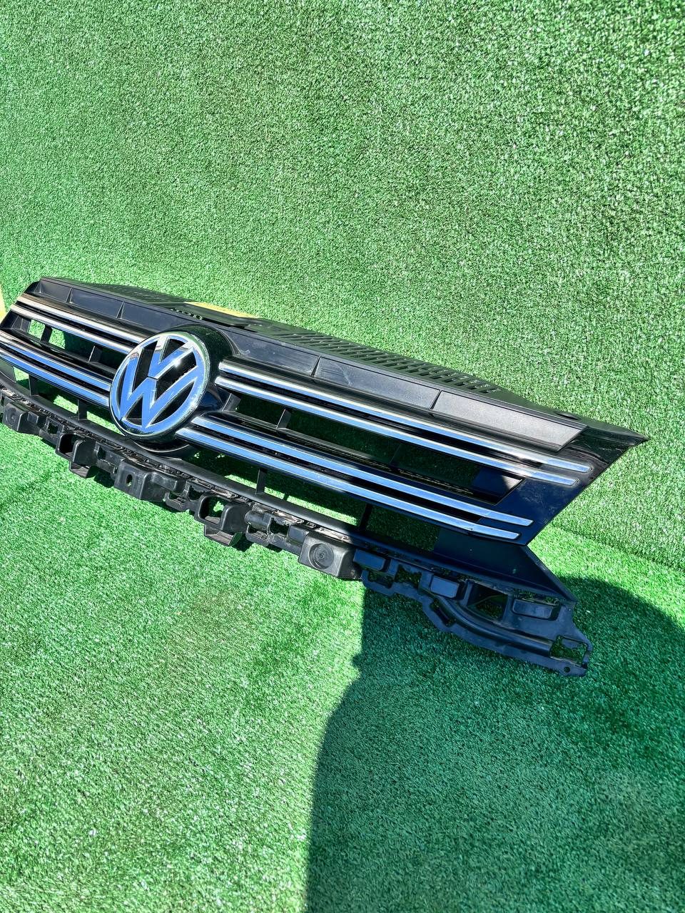Решітка радіатора Volkswagen Tiguan 2011-2016 б/у OEM 5N0853653E б/у — фото 6