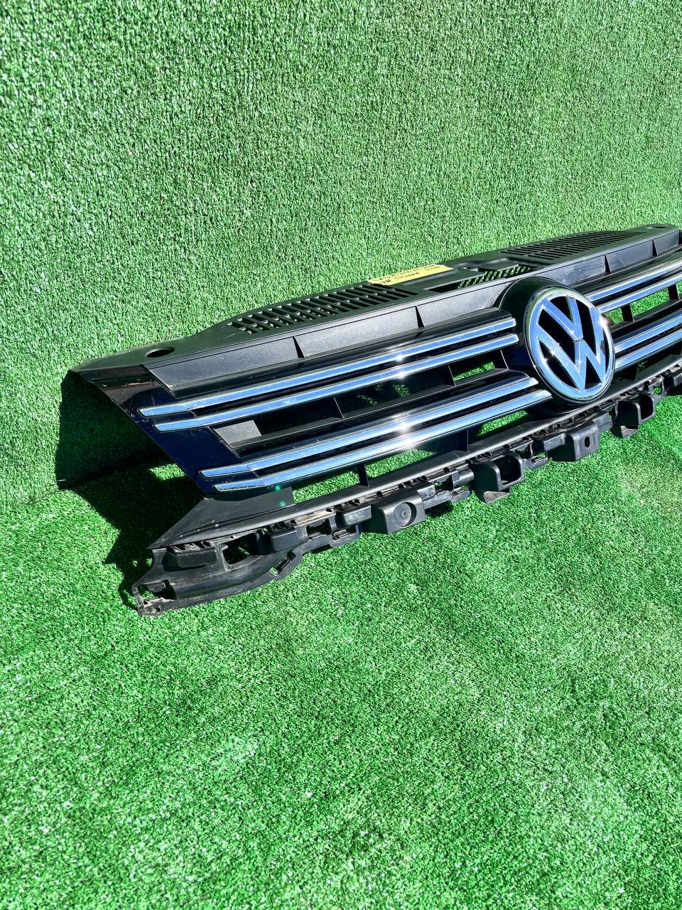 Решітка радіатора Volkswagen Tiguan 2011-2016 б/у OEM 5N0853653E б/у — фото 7