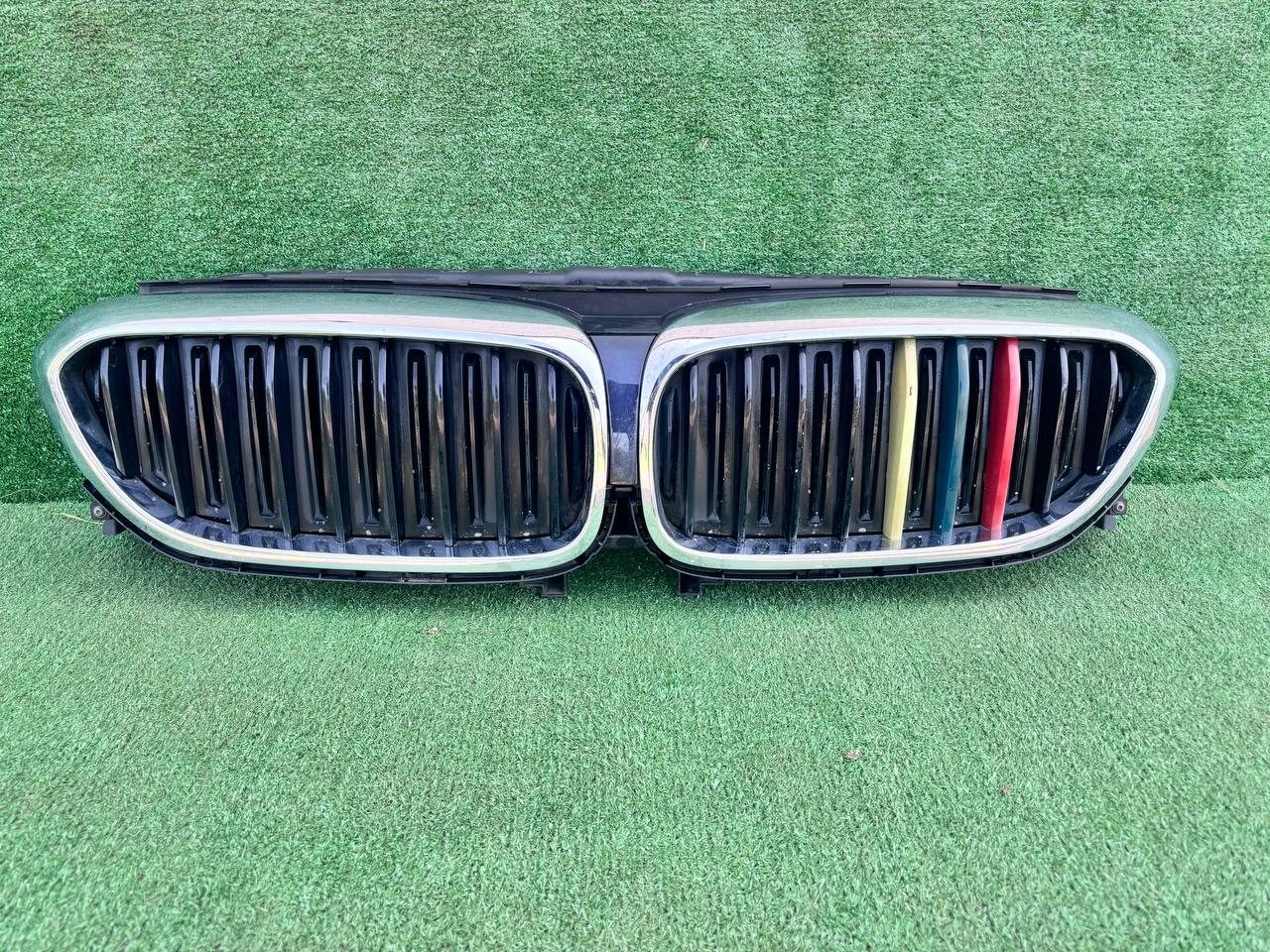 Решітка радіатора BMW 5 Series 2016-2020 б/у OEM 51137497279 б/у — фото 1