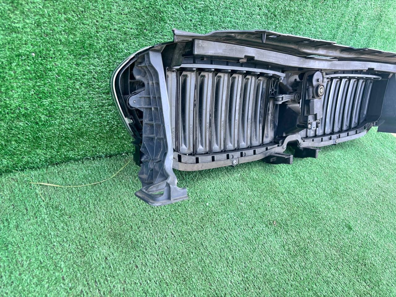 Решітка радіатора BMW 5 Series 2016-2020 б/у OEM 51137497279 б/у — фото 3