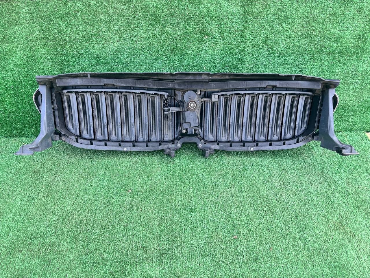 Решітка радіатора BMW 5 Series 2016-2020 б/у OEM 51137497279 б/у — фото 4