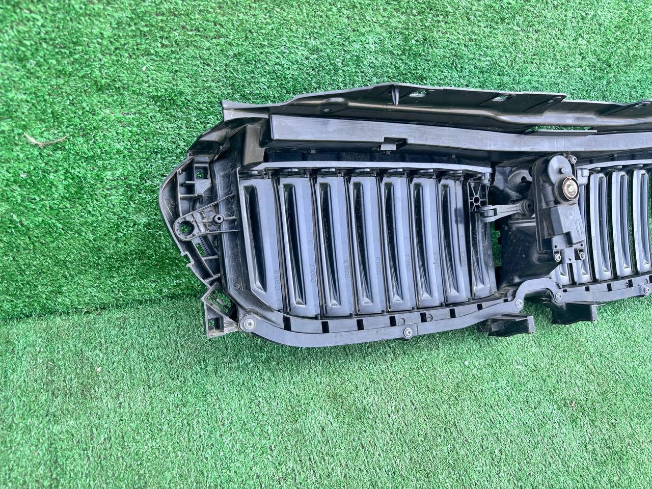 Решітка радіатора BMW 5 Series 2016-2020 б/у OEM 51137497281 б/у — фото 3