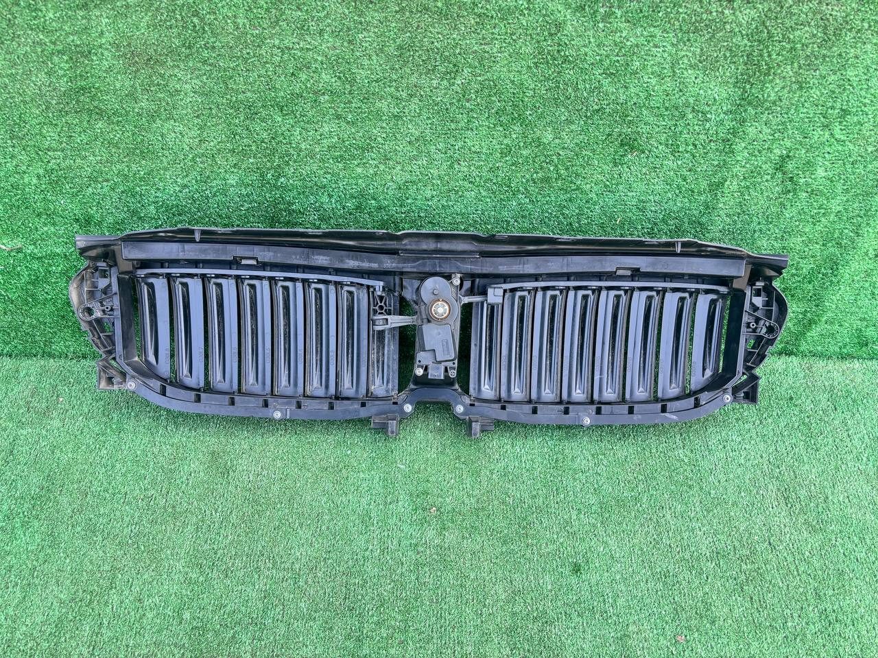 Решітка радіатора BMW 5 Series 2016-2020 б/у OEM 51137497281 б/у — фото 4