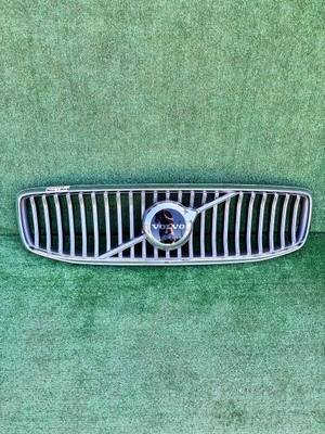 Решітка радіатора Volvo S90 2017-2021 б/у OEM 32365026