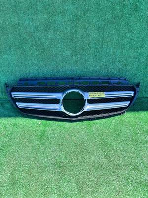 Решітка радіатора Mercedes-Benz E-Class 2016-2020 б/у OEM A2138880123